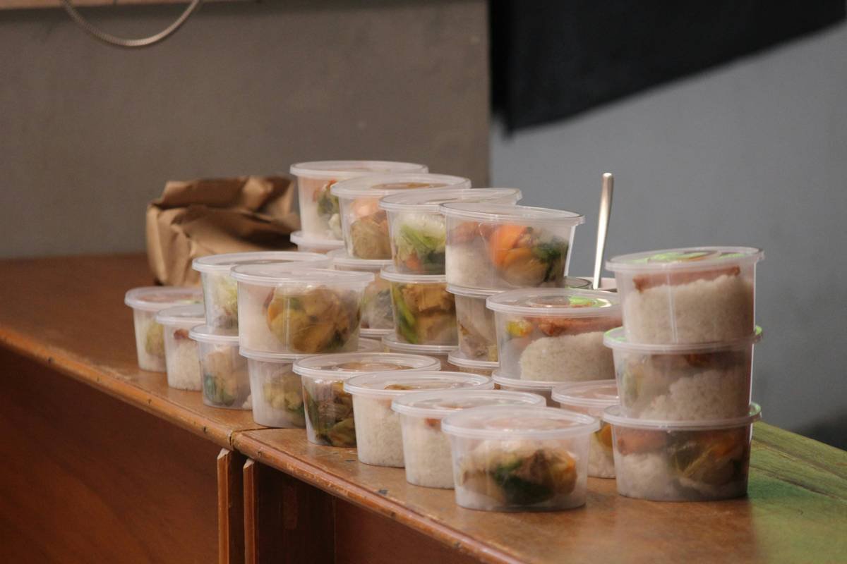 BistroMD meal boxes with fresh ingredients ready to eat