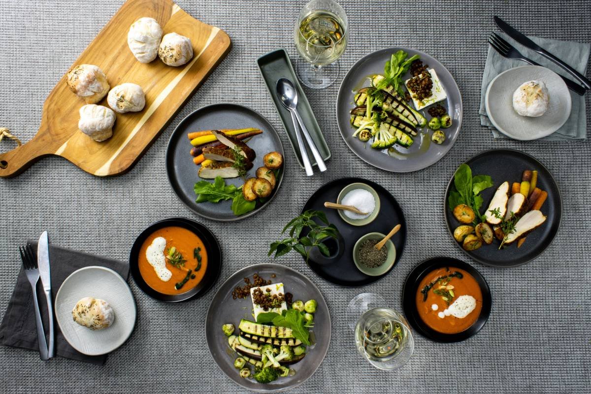 Bar chart comparing BistroMD vs. generic meal kits: average sugar per meal (8g vs. 22g), protein (30g vs. 18g), sodium (550mg vs. 900mg)