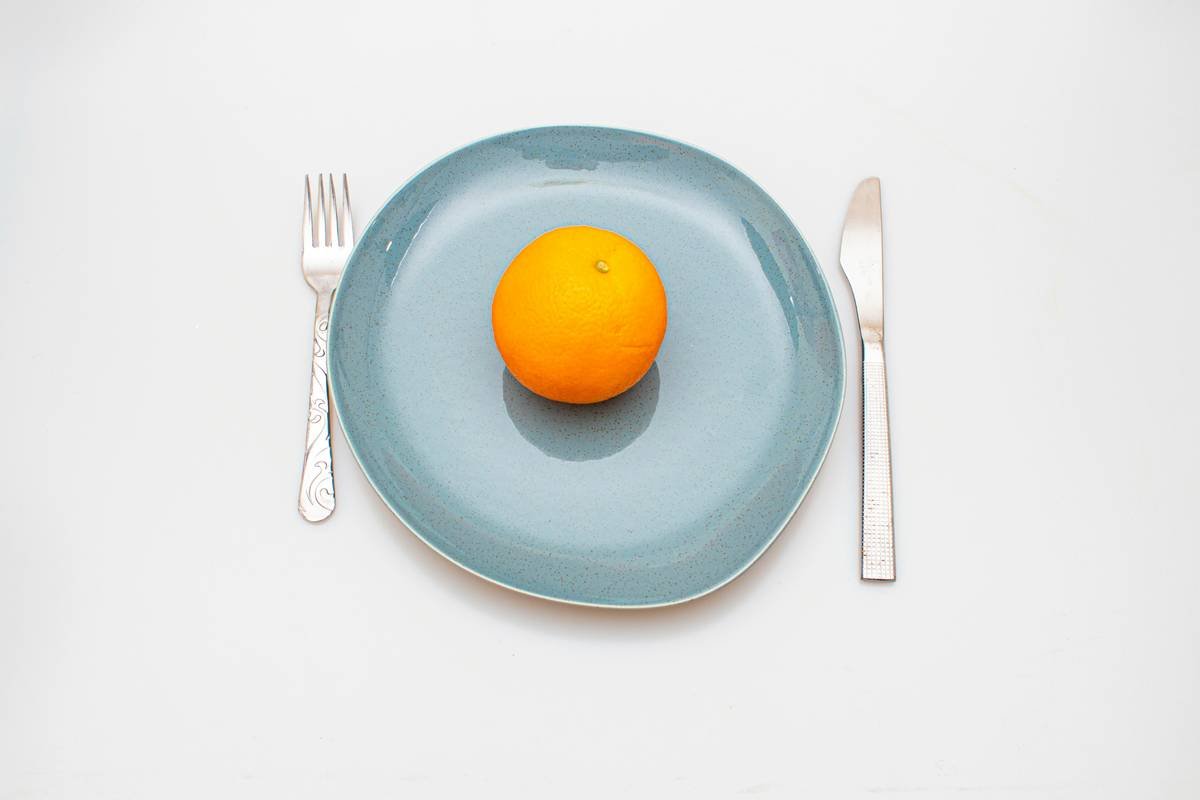 Infographic comparing BistroMD meals vs. grocery store frozen dinners: BistroMD averages 35g protein, 8g fiber, 28g sugar; store brands average 12g protein, 3g fiber, 18g sugar (plus sodium often exceeds 800mg). Source: USDA FoodData Central, BistroMD 2024 menu.