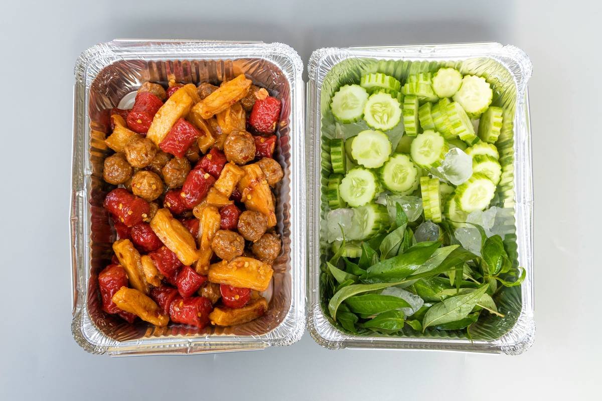 easy meal kits explained showing quick weeknight dinner preparation