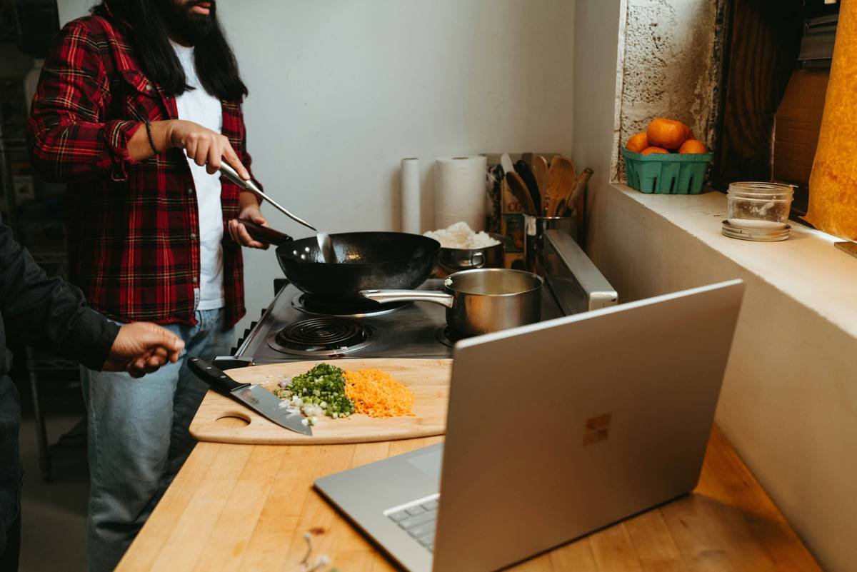 Meal Kit vs Cooking from Scratch: Which Saves Time, Money, and Your Sanity?