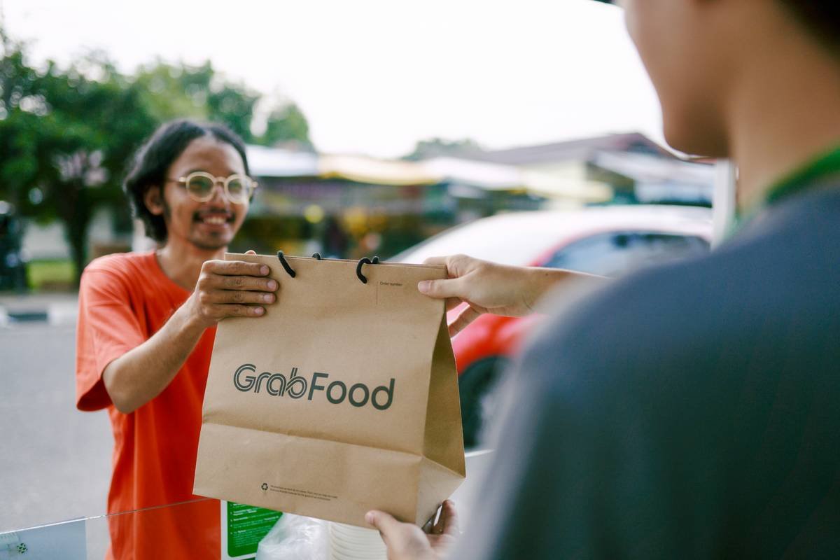 Meal Kit vs Takeout Comparison: Which Saves More Time, Money, and Your Sanity?